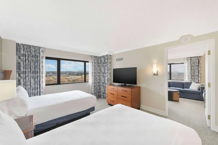 Corner Twin Suite with balcony