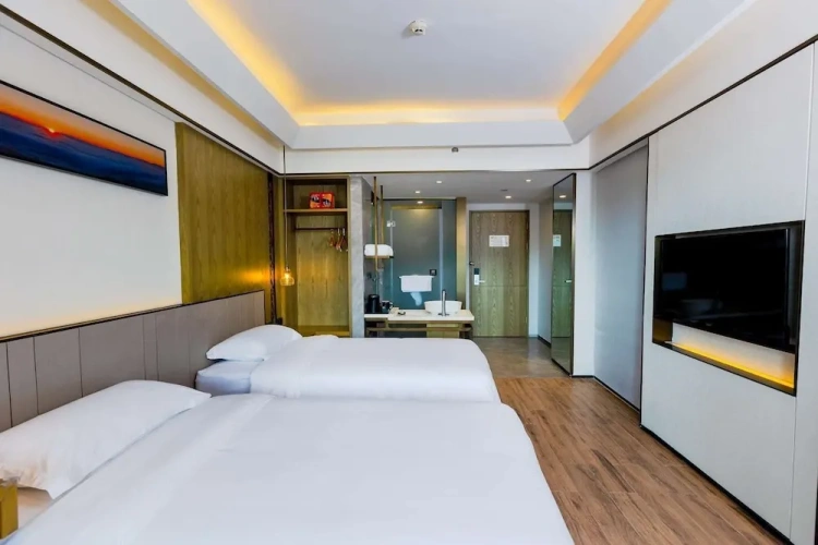Twin room with mountain view