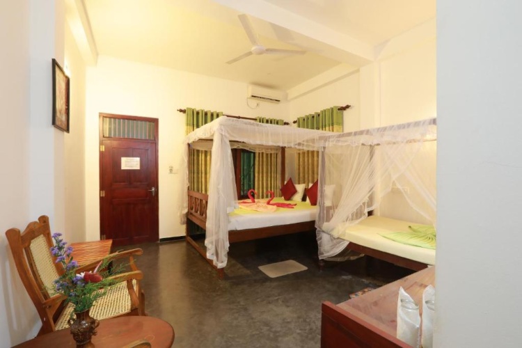 Deluxe Triple room with balcony