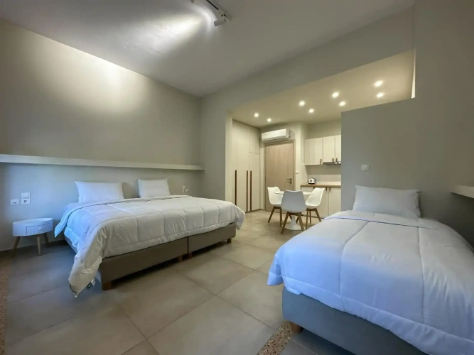 Superior Triple Basement room