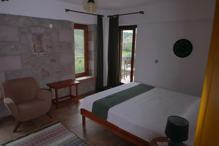 Assos Pırnal Köy Evi