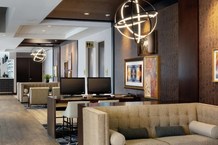 DoubleTree by Hilton Jamestown