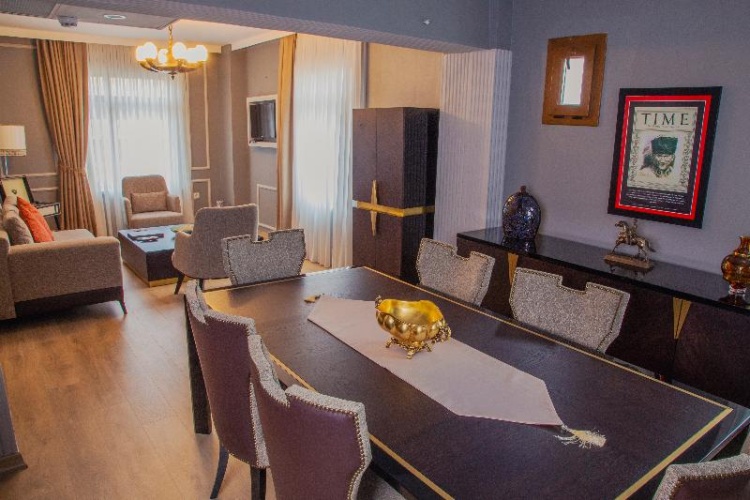 Luxury Suite