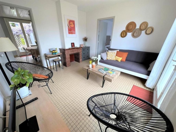 2 Bedrooms Cottage