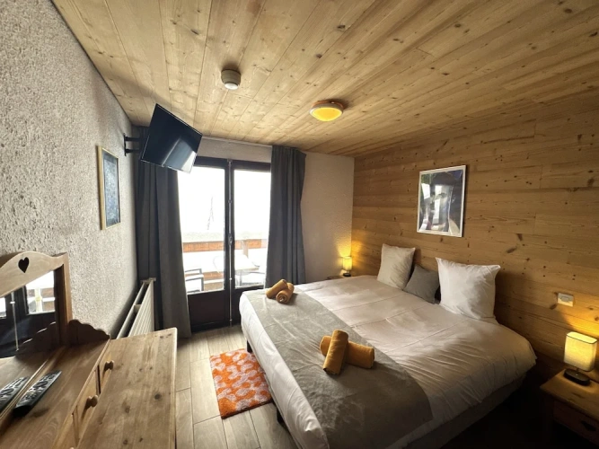 Classic Quadruple room with balcony and with courtyard view