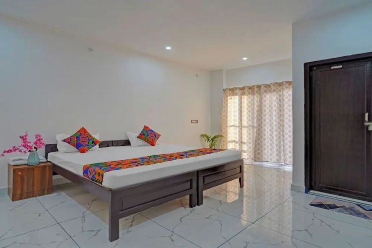 Standard Single Family room with balcony and with park view