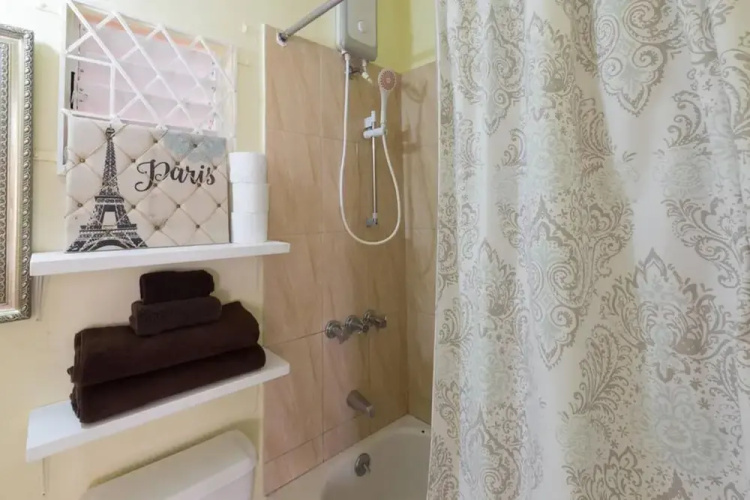 Kgn Most Centrally Located One Bdrm II
