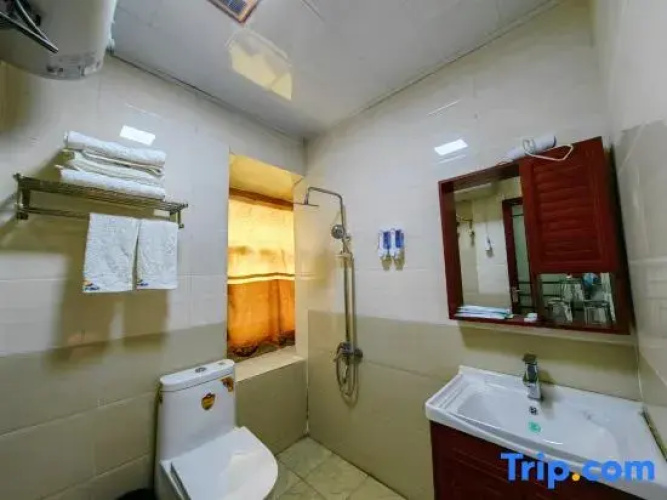 Heqing Linka Hotel