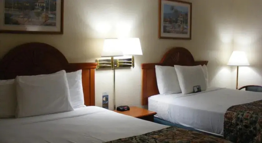 Baymont Inn & Suites Orlando