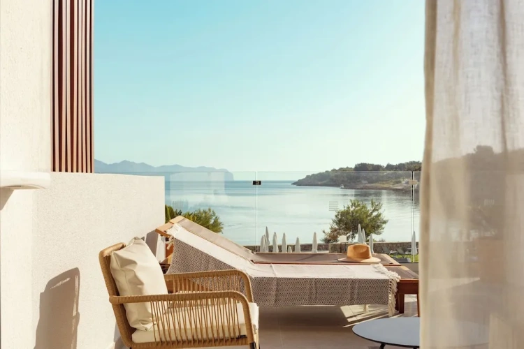 Superior Twin room with balcony and with sea view