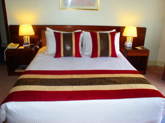 Ledger Plaza Hotel