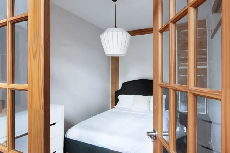 Classic 3BR Facing La Fontaine Park by Namastay