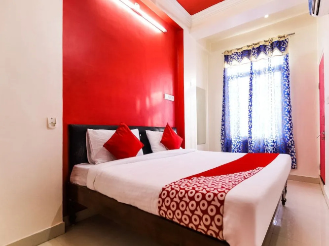 OYO 46533 Ravi Palace