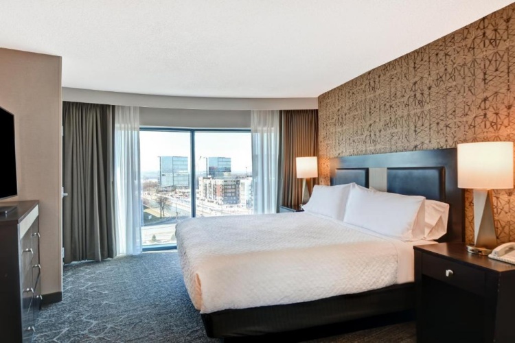 1 Bdrm Corner Double Suite