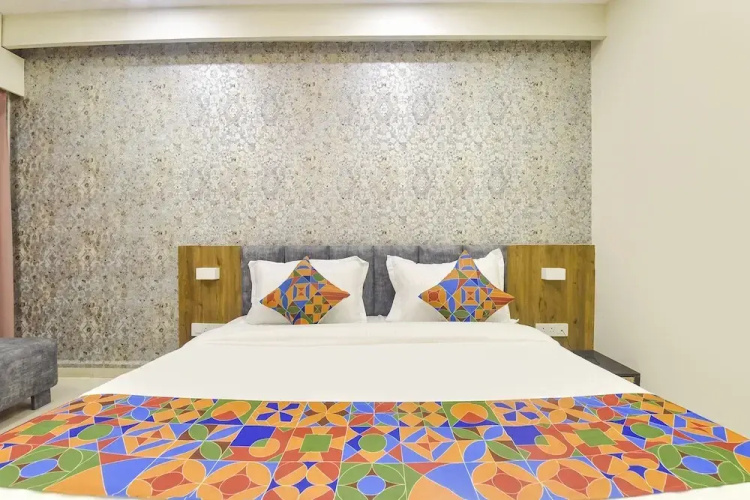 Fabhotel The Max Glory