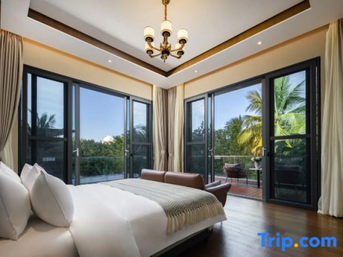 5 Bedrooms Family Villa