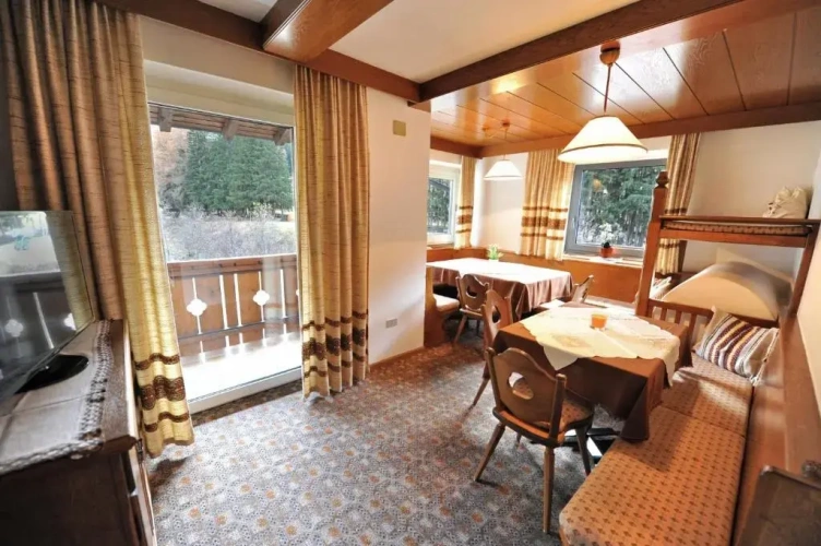 3 Bedrooms Apartment