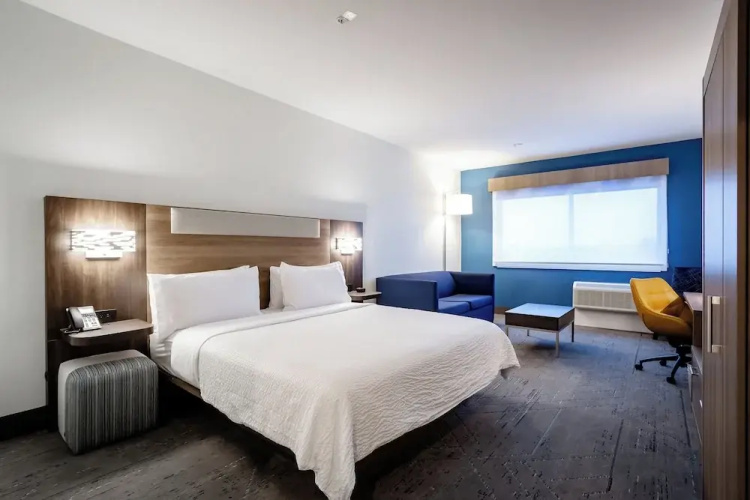 Holiday Inn Express & Suites Waco Downtown