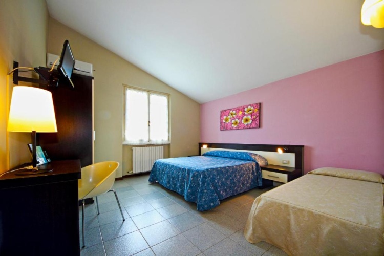 Standard Triple room