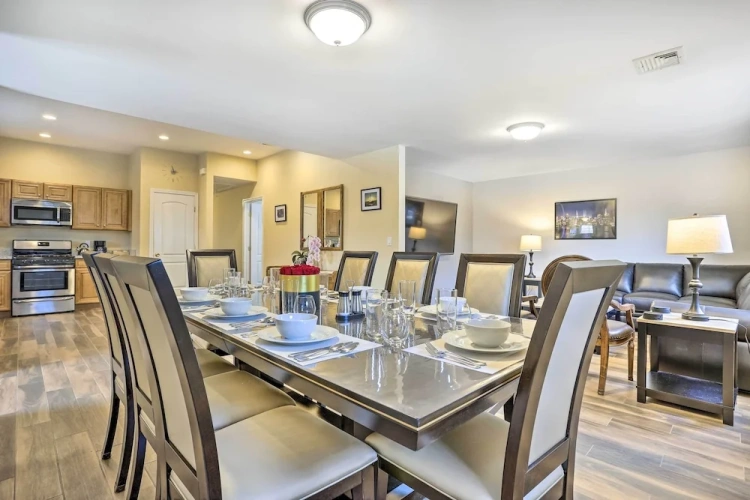 3 Bedrooms Apartment