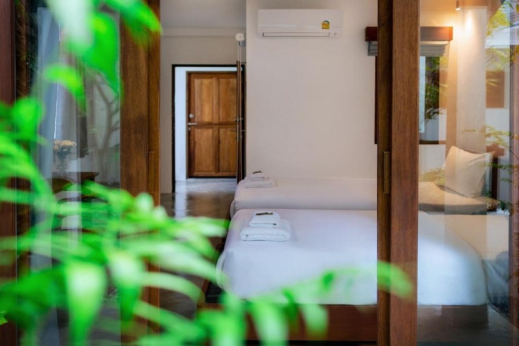 Standard Twin room with garden view