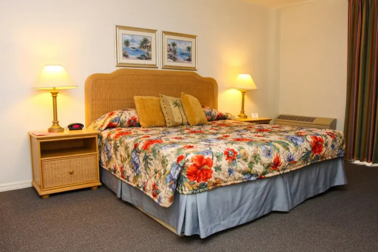Castaways Resort & Suites