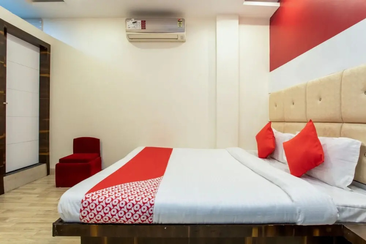 OYO 24822 Samarth Guest House