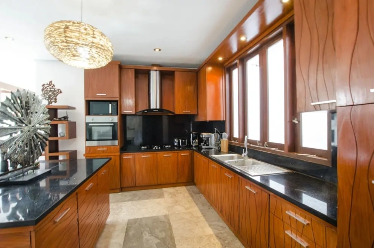 4 Bedrooms Villa