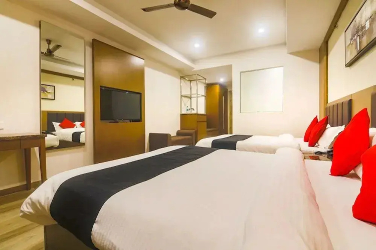 Club Nirvana by OYO Rooms