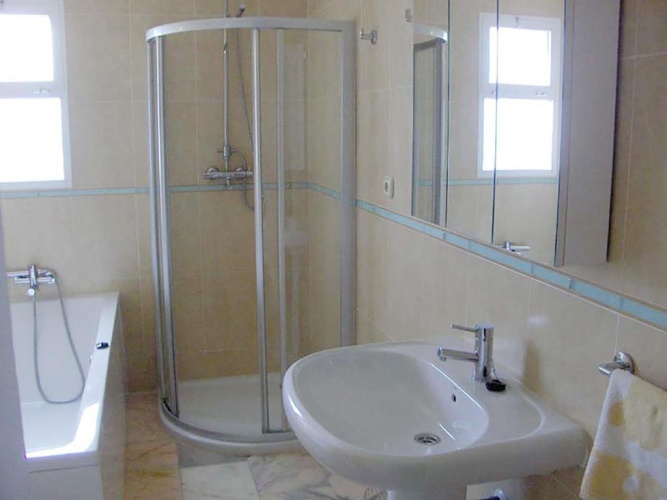 5 Bedrooms Villa