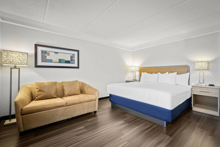 La Quinta Inn & Suites by Wyndham Miami Airport West photo 6
