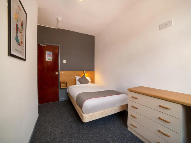 Alumhurst Hotel