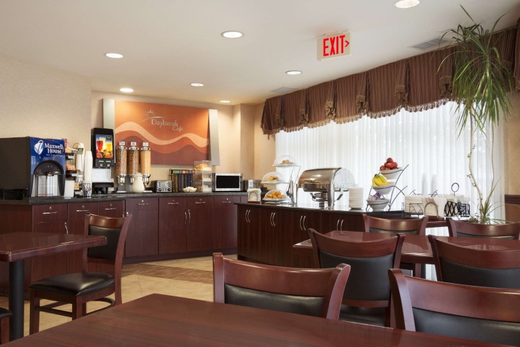 Days Inn & Suites by Wyndham Langley photo 13