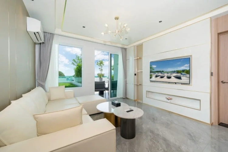 2 Bedrooms Grand Penthouse room with balcony and with sea view