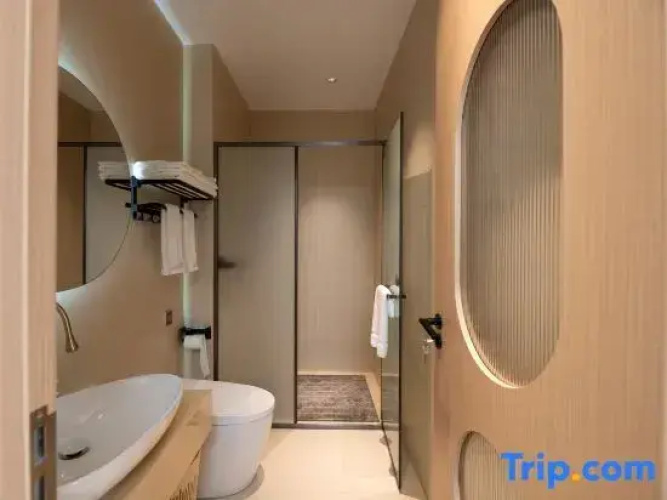 Yishu Waterfront Hotel