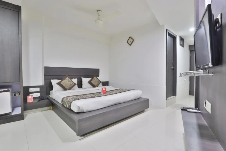 Hotel Nova Cross Road