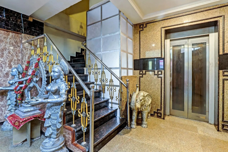 OYO 77436 Mahalaxmi Park Hotel