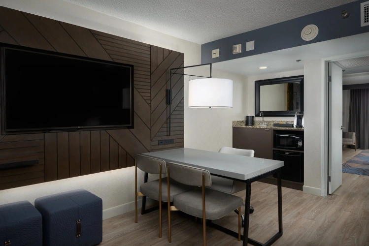 Quadruple Suite with city view
