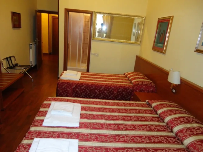 Standard Triple room