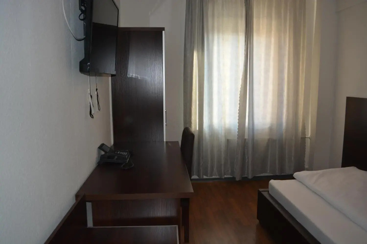 B&D Hotel