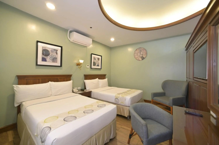 Paragon Hotel and Suites