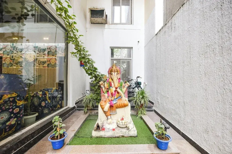 Fabhotel Pooja Residency