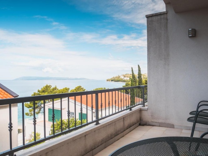 Apartment with sea view