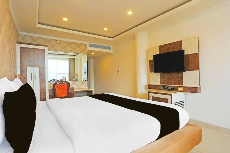 Stylish Room With Mesmerizing View Dharamshala