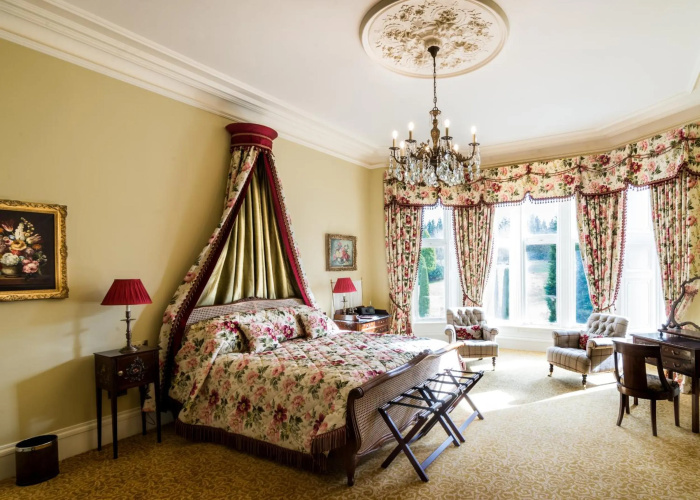 Crossbasket Castle Hotel & Restaurant