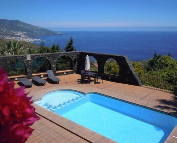 3 Bedrooms Triple Villa