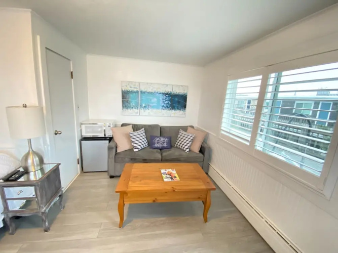 Vineyard Harbor Motel - Private Beach