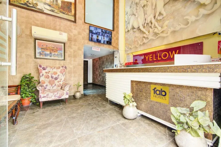 Fabhotel Yellow