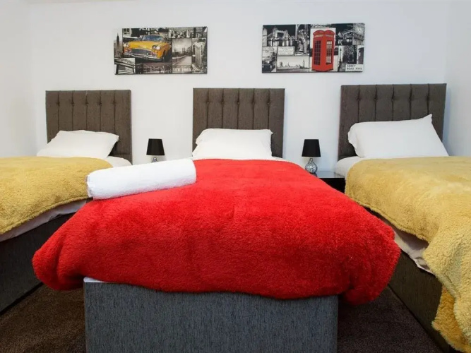 Shaftesbury Apartment
