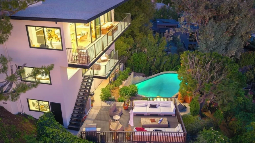 3 Bedrooms Cottage with balcony